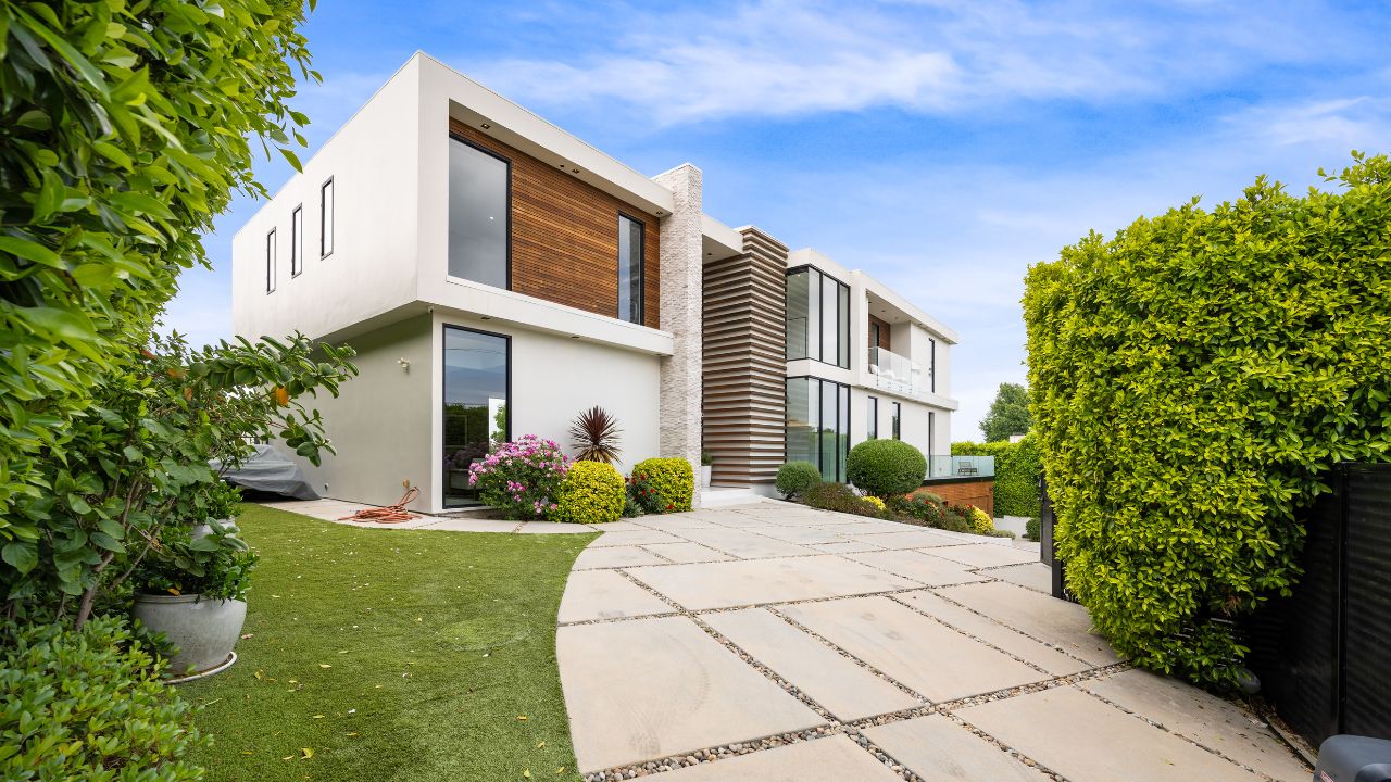 Streamlining Your Luxury Property Portfolio: The Modern Investor’s Guide to Online Rent Collection